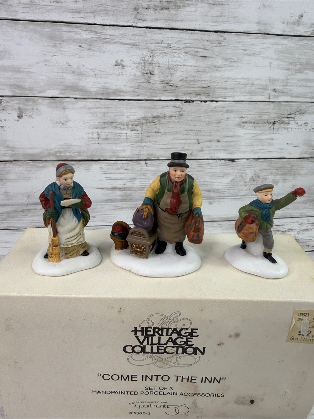 Dept 56 Heritage Village Come Into The Inn Accessory #5560-3 AS IS